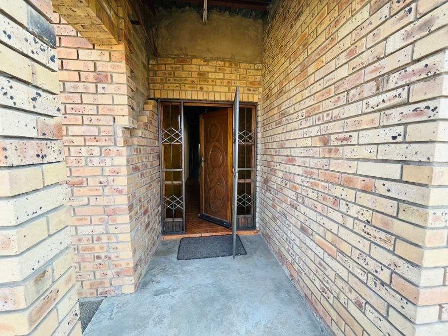 4 Bedroom Property for Sale in Motse Papiki Moilwa Free State